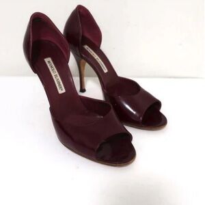 Manolo Blahnik Heels in Patent Burgundy. Size 37 1/2